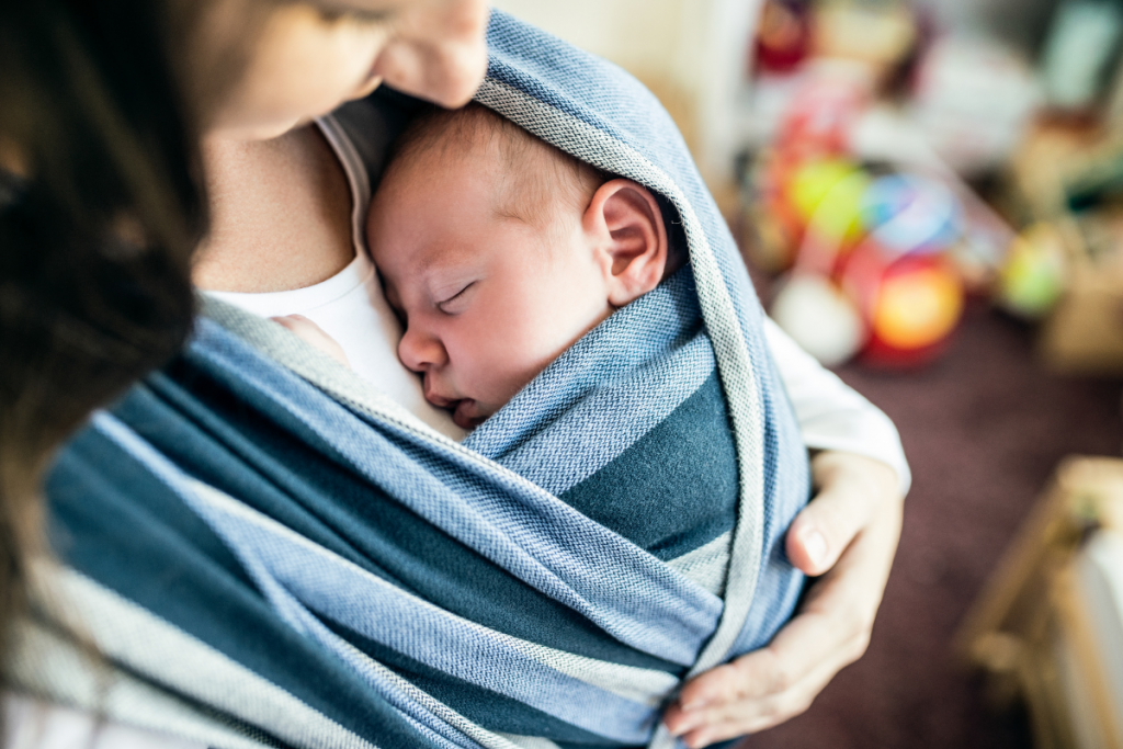 babywearing - neonato dentro fascia